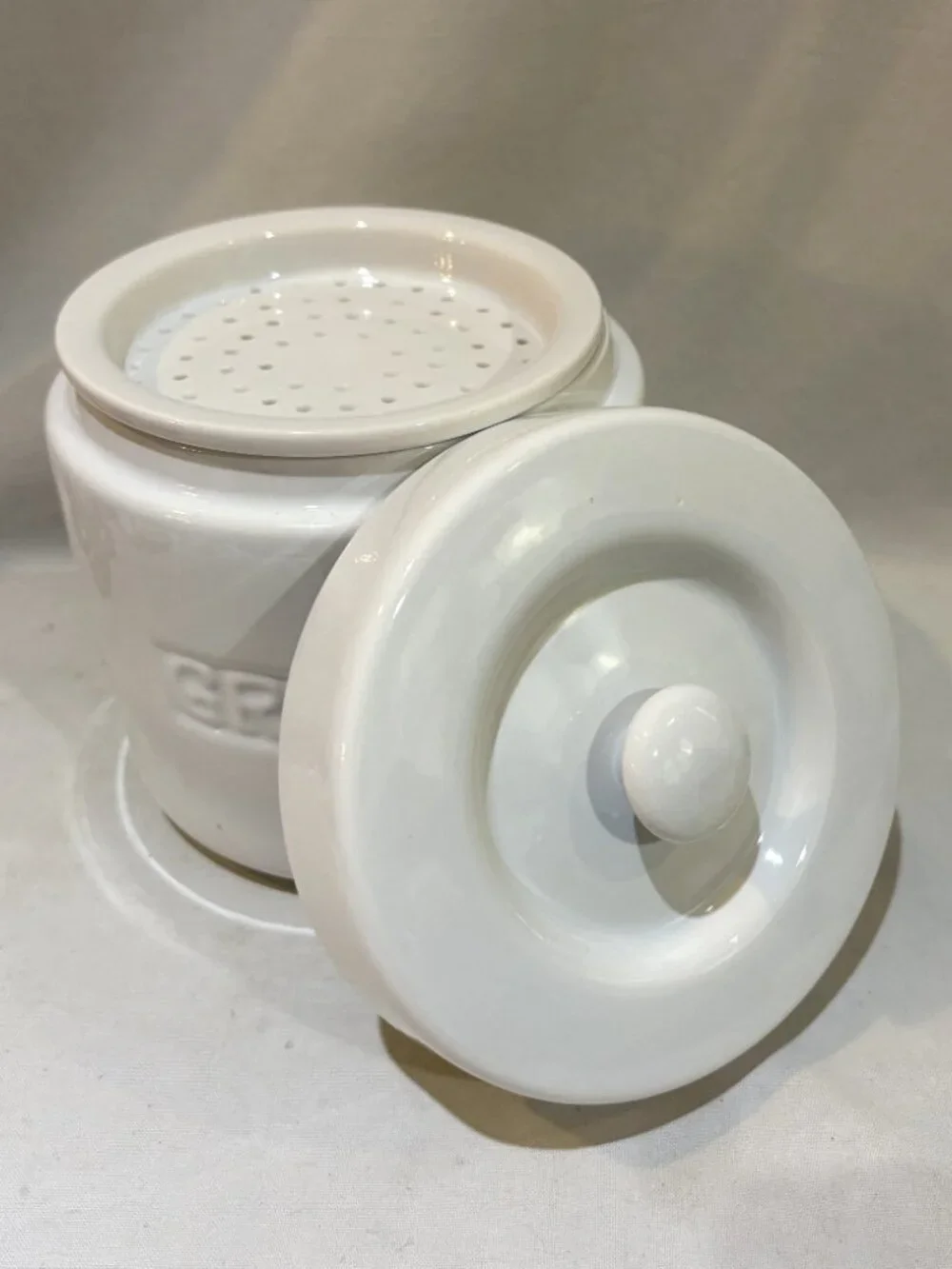 Fox Run White Porcelain Grease Container with Strainer and Lid